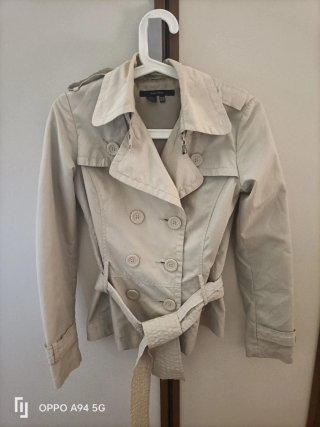 Trench corto Zara mujer beige