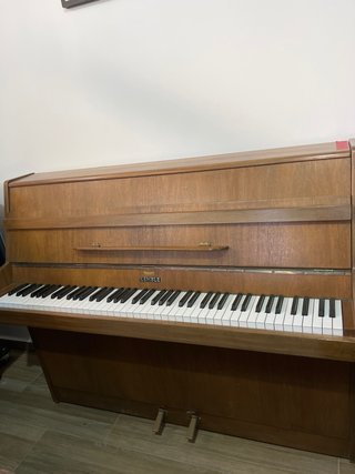 Piano acústico Kemble