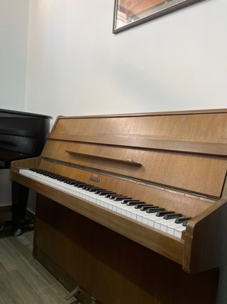 Piano acústico Kemble
