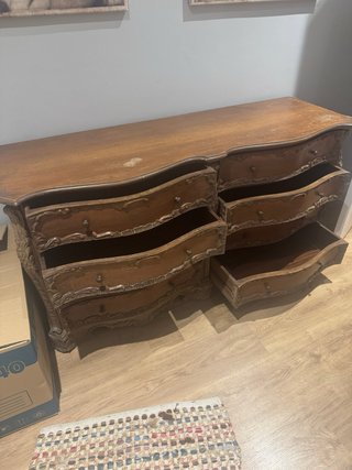 Cómoda antigua de madera