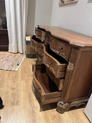 Cómoda antigua de madera