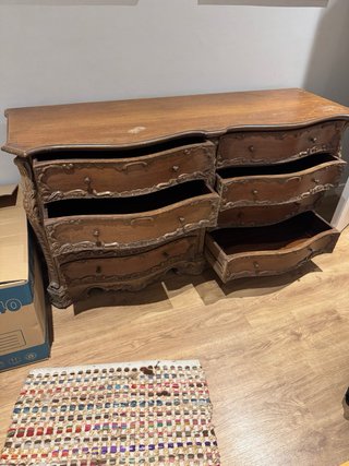 Cómoda antigua de madera