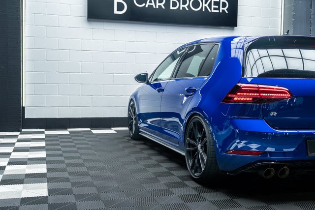 VOLKSWAGEN GOLF 7.5R *AKRAPOVIC*