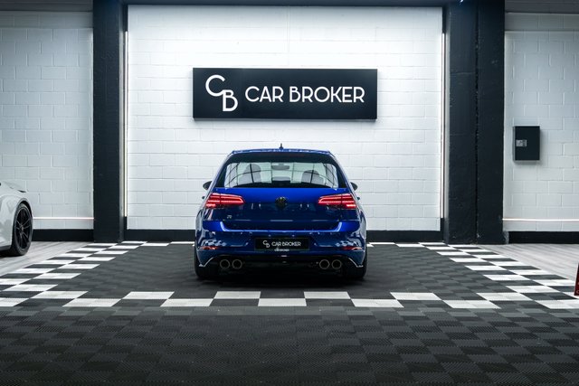 VOLKSWAGEN GOLF 7.5R *AKRAPOVIC*