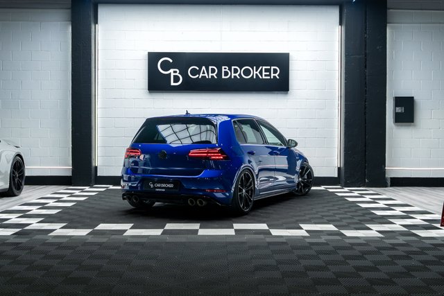 VOLKSWAGEN GOLF 7.5R *AKRAPOVIC*
