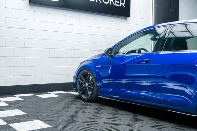 VOLKSWAGEN GOLF 7.5R *AKRAPOVIC*