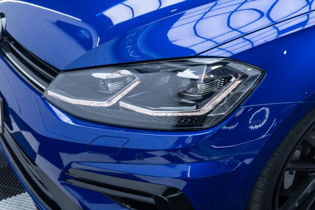 VOLKSWAGEN GOLF 7.5R *AKRAPOVIC*