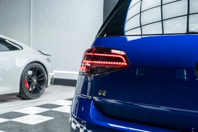 VOLKSWAGEN GOLF 7.5R *AKRAPOVIC*