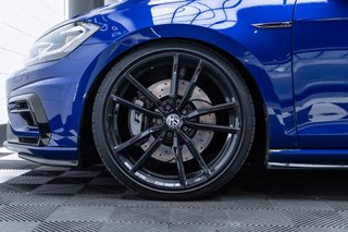 VOLKSWAGEN GOLF 7.5R *AKRAPOVIC*