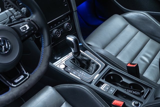 VOLKSWAGEN GOLF 7.5R *AKRAPOVIC*