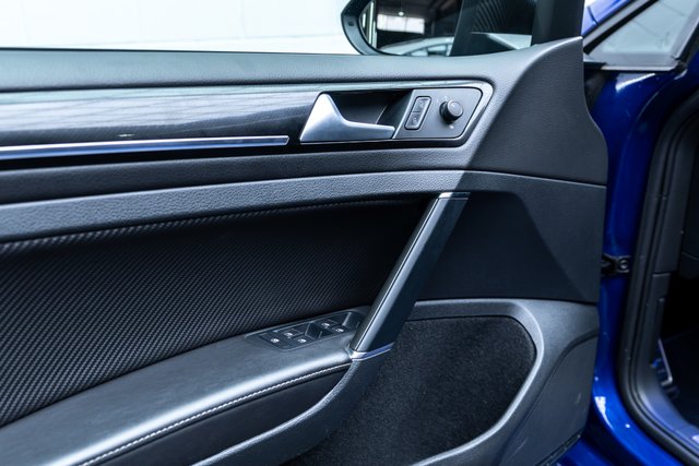 VOLKSWAGEN GOLF 7.5R *AKRAPOVIC*