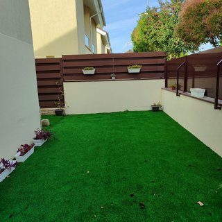 Chalet pareado de 4 plantas con parcela privada.