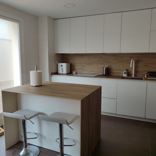 Chalet pareado de 4 plantas con parcela privada.