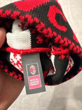 Cappello AC Milan invernale con pompon