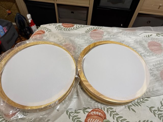 Lampada da soffitto in legno e LED