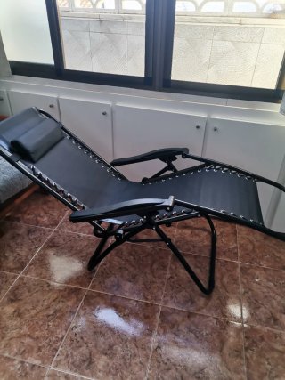 Tumbona reclinable negra