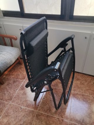 Tumbona reclinable negra