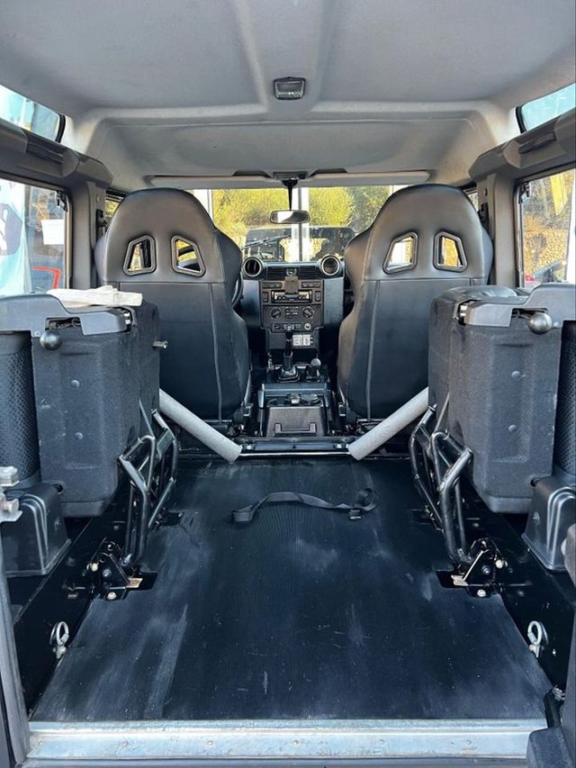 LAND-ROVER Defender 90 SW E