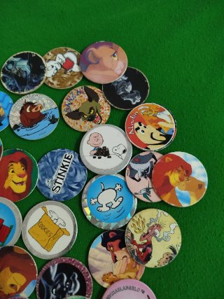 Tazos de dibujos animados variados