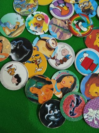 Tazos de dibujos animados variados