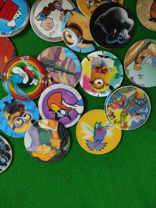 Tazos de dibujos animados variados