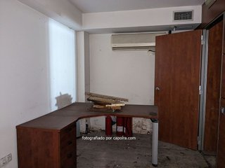 Local comercial en venta en El Camp de l'Arpa del Clot en Barcelona