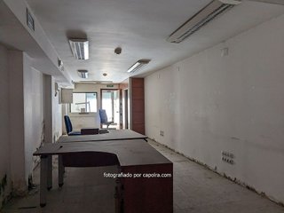 Local comercial en venta en El Camp de l'Arpa del Clot en Barcelona