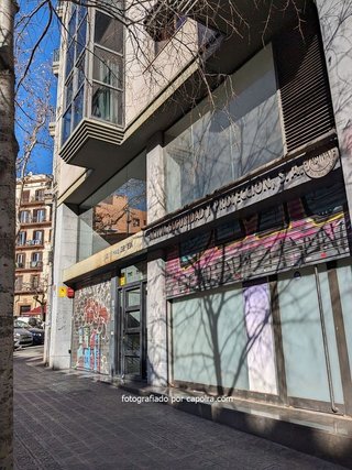 Local comercial en venta en El Camp de l'Arpa del Clot en Barcelona
