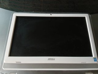 Ordenador MSI Plata y Blanco