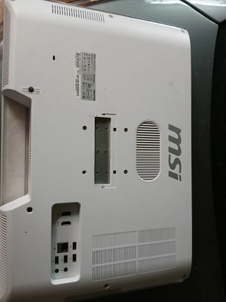 Ordenador MSI Plata y Blanco