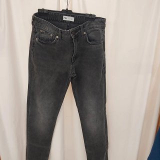 Pantalón vaquero gris Zara chica