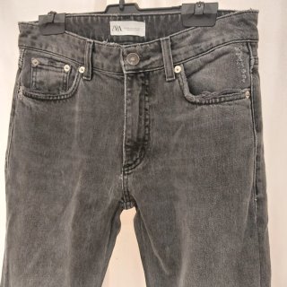 Pantalón vaquero gris Zara chica