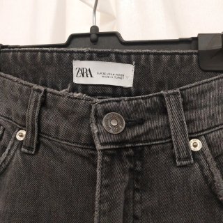 Pantalón vaquero gris Zara chica