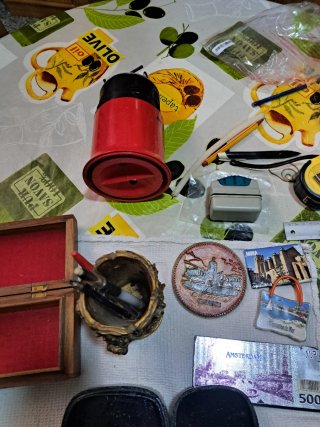 Cajas y recuerdos varios