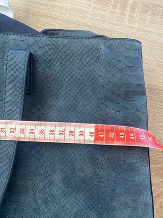 Bolso Misako azul efecto piel serpiente