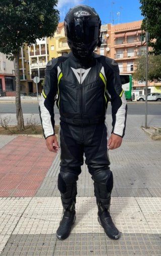 Mono Dainese Laguna Seca Talla 56 (2 piezas)