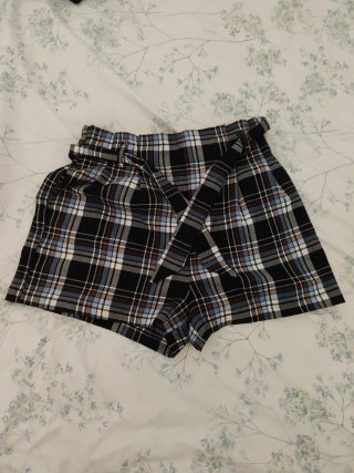 Pantalones cortos de cuadros con cinturón