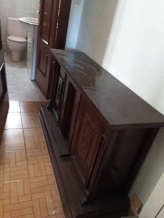 Armario bajo de madera