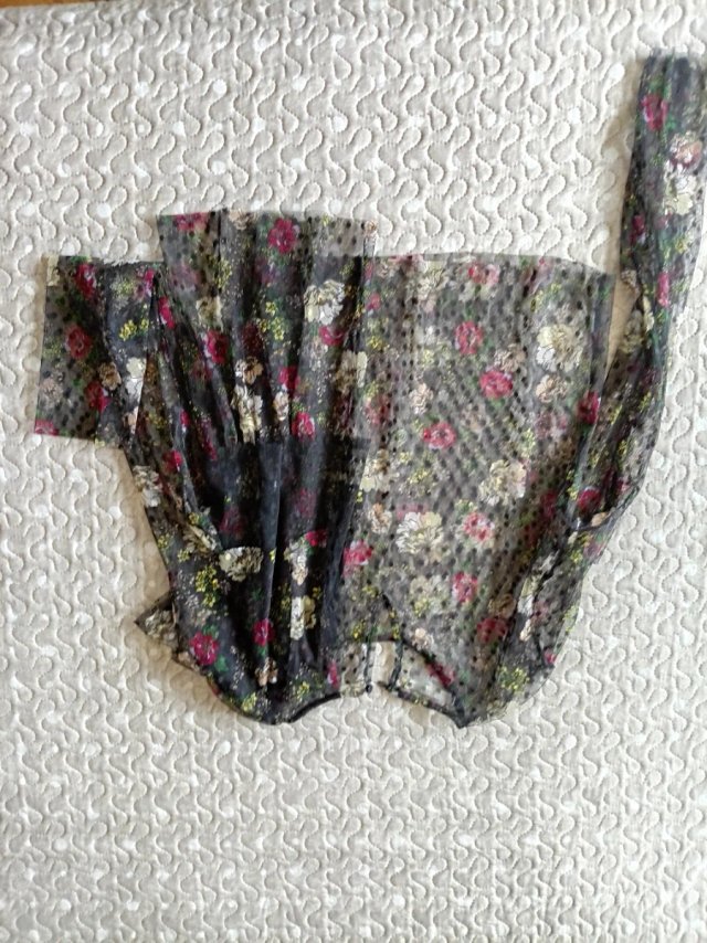 Camiseta transparente floral manga larga