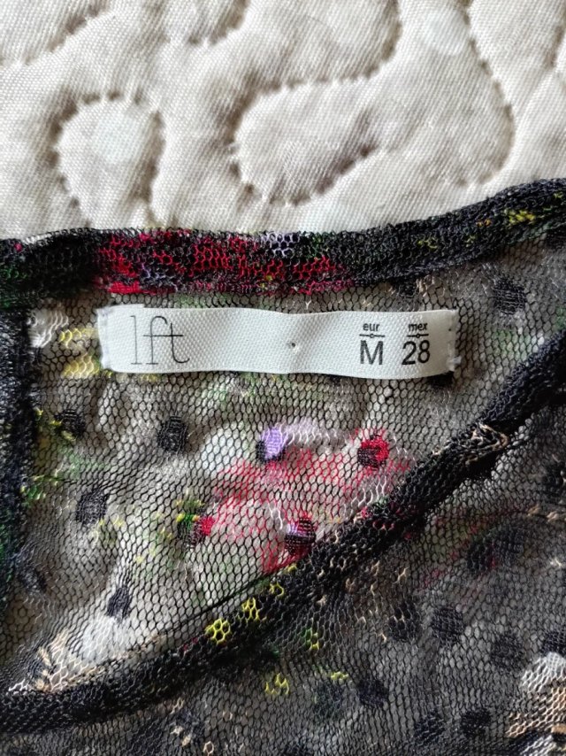 Camiseta transparente floral manga larga