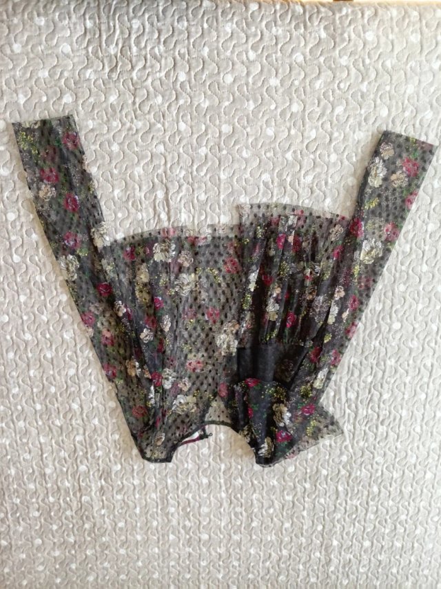 Camiseta transparente floral manga larga