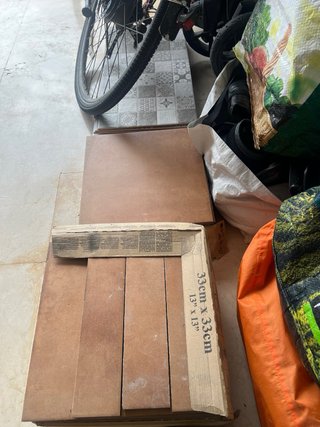 Lote de azulejos y baldosas surtidas