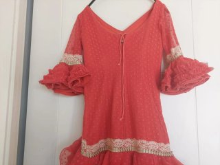 Vestido de flamenca rojo-coral de encaje talla 8-9