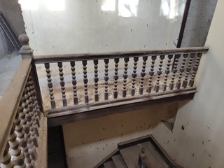 Escalera antigua madera maciza villa