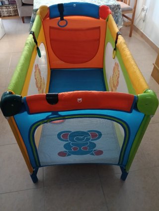 Cuna de viaje multicolor