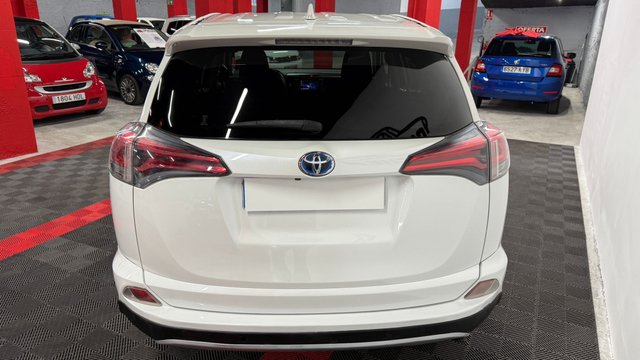 Toyota Rav4 2.5l hybrid 2WD Advance