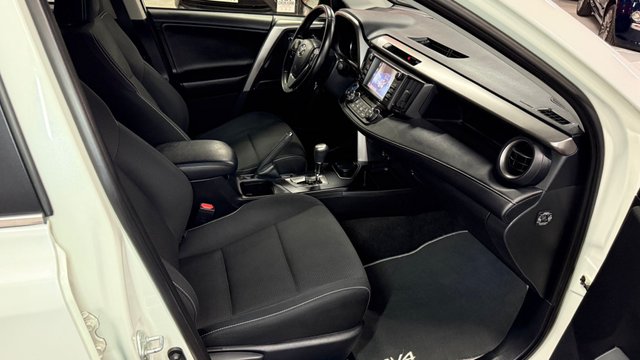 Toyota Rav4 2.5l hybrid 2WD Advance