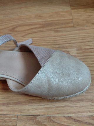 Zapatillas de esparto beige y doradas