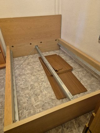 Cama familiar de madera con somier