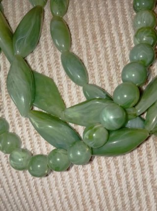Gargantilla verde